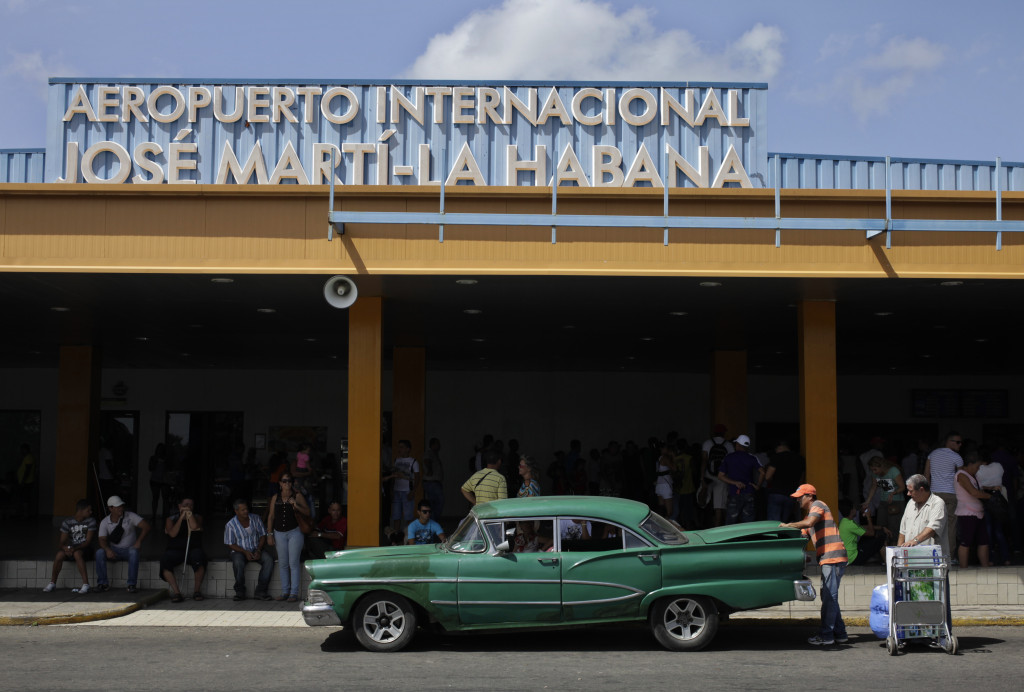 People load luggage from a Miami charter flight onto a car at Jose Marti International Airport in Havana August 30, 2014. Cuba has raised duties and restricted imports on consumer goods brought in by air travelers or sent by mail, imposing greater hardship for a fledgling private sector and angering people looking to counter chronic shortages. The new restrictions, which began on Monday, take aim at black market dealers of goods that are hard to find on store shelves or come with steep excise taxes, while protecting the state monopoly on selling imported goods. They also burden Cubans who run small businesses like restaurants and beauty parlors and depend on travelers carrying suitcases full of goods into the country. Picture taken August 30, 2014. REUTERS/Enrique De La Osa (CUBA - Tags: POLITICS BUSINESS) - RTR44JEJ