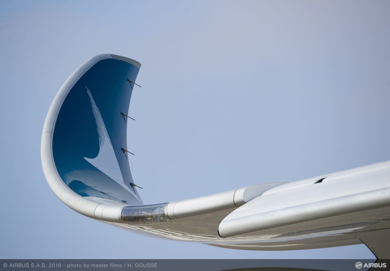 Cathay_Pacific_details_wingtipA350-900_2