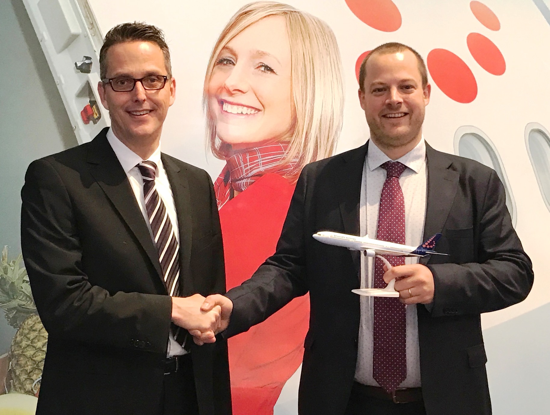 (l-r) Thorsten Riekert, sales director at Jettainer and Alban Francois, VP global cargo at Brussels Airlines