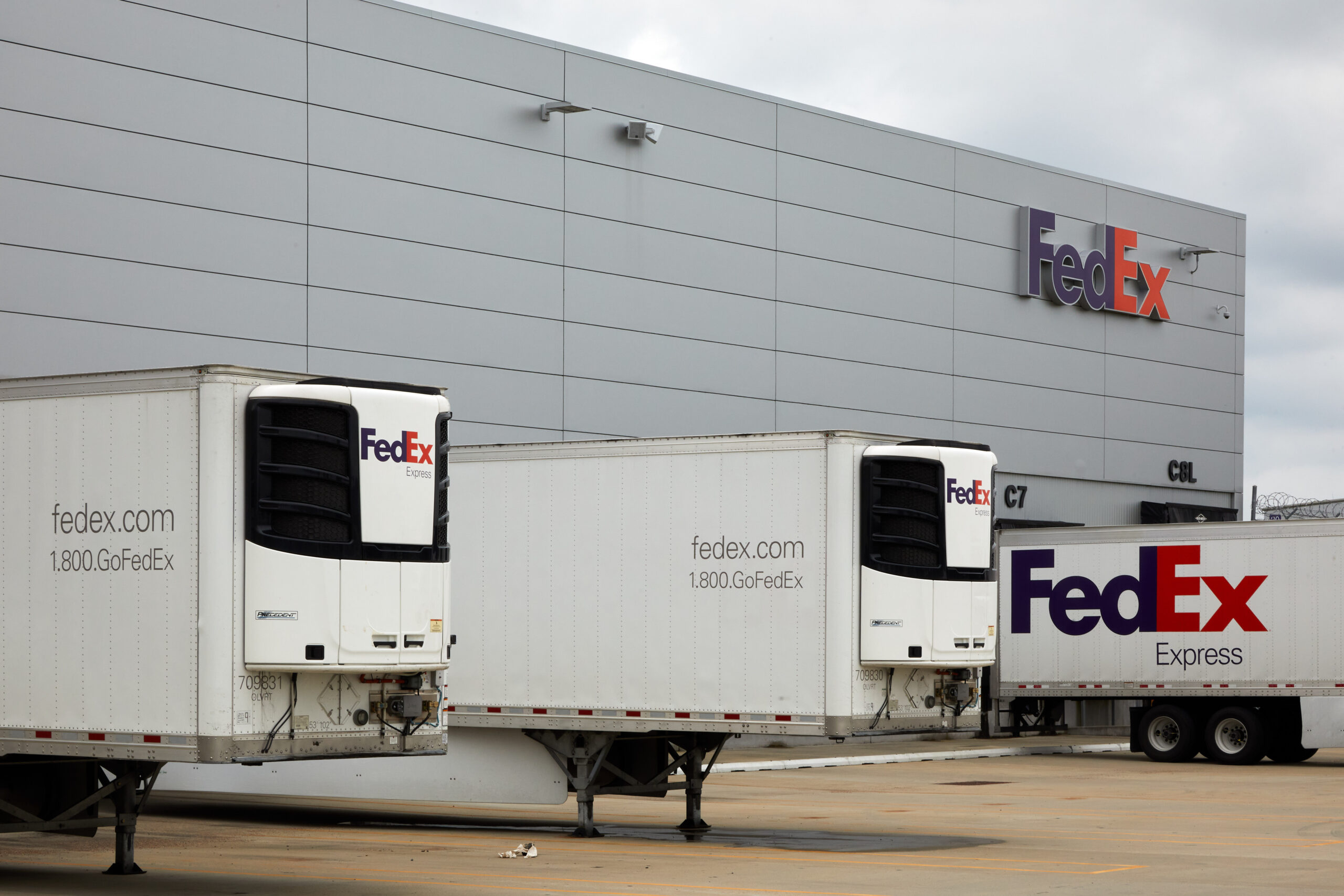 FedEx Prepares For COVID-19 Vaccine Volume Growth, Begins Shipping Newly Approved Vaccine