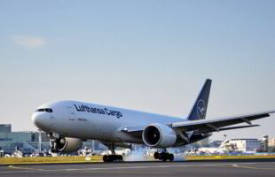 Lufthansa Cargo presents commitment to transforming the aviation industry